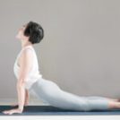 【體位法解析】拜日式 (Sun Salutation) 完整步驟教學：每日 10 分鐘，煥發身心活力